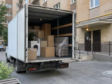 Грузовой автомобиль · 2 т — перевозчик Перевозка грузов, грузчики и переезды (24 часа), Ставрополь
